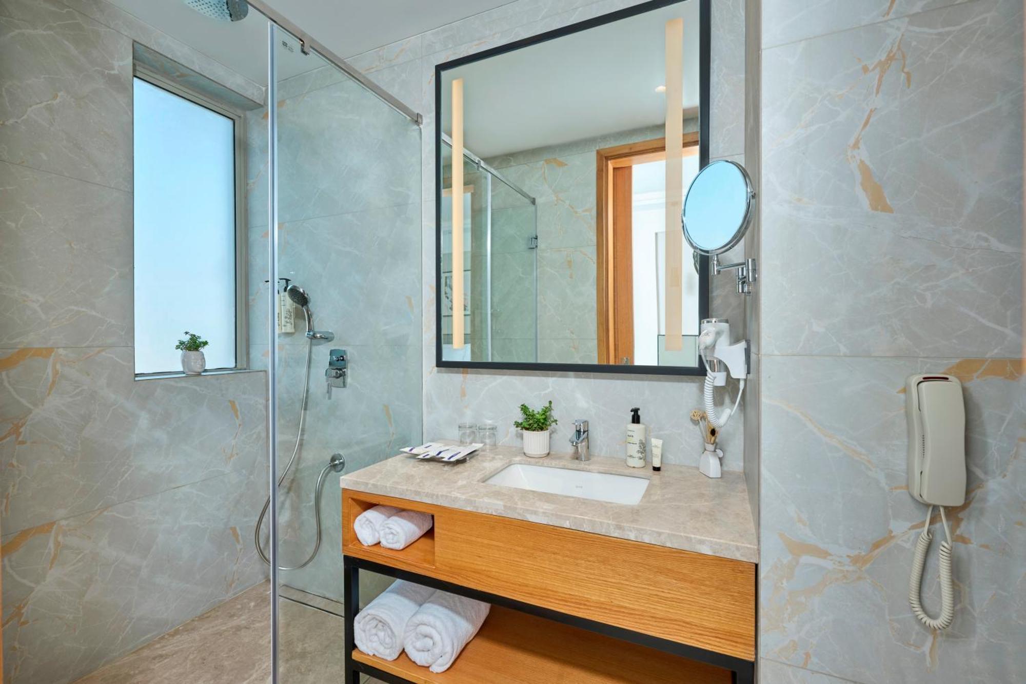 Iris Sarovar Portico Gurgaon Exterior foto
